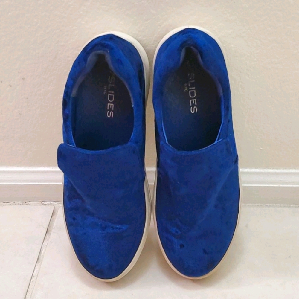 Size 7 Blue velvet shoes